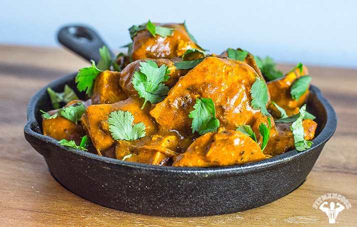  CURRY DE POULET ÉPICÉ À LA NOIX DE COCO 