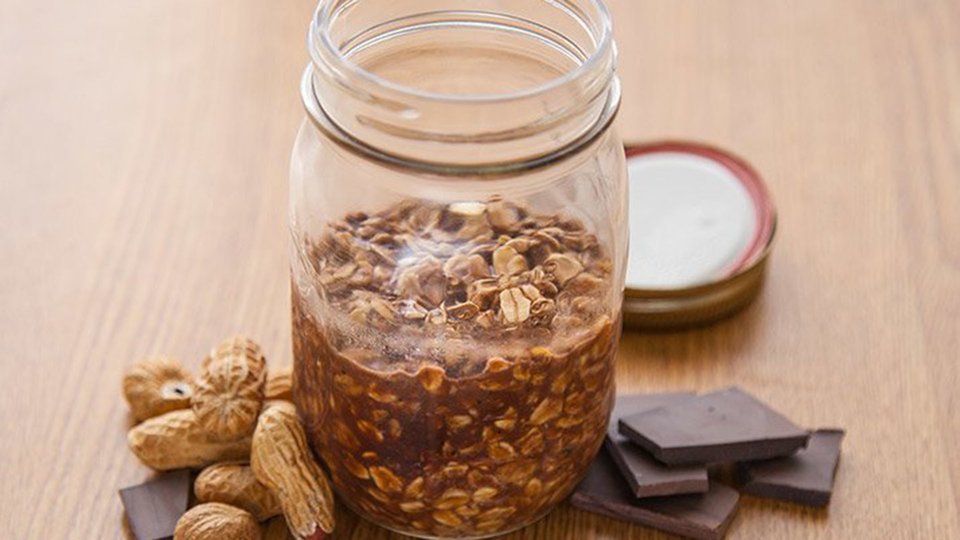 Chocolate Peanut Butter And Cream Overnight Oats | Bodybuilding.com