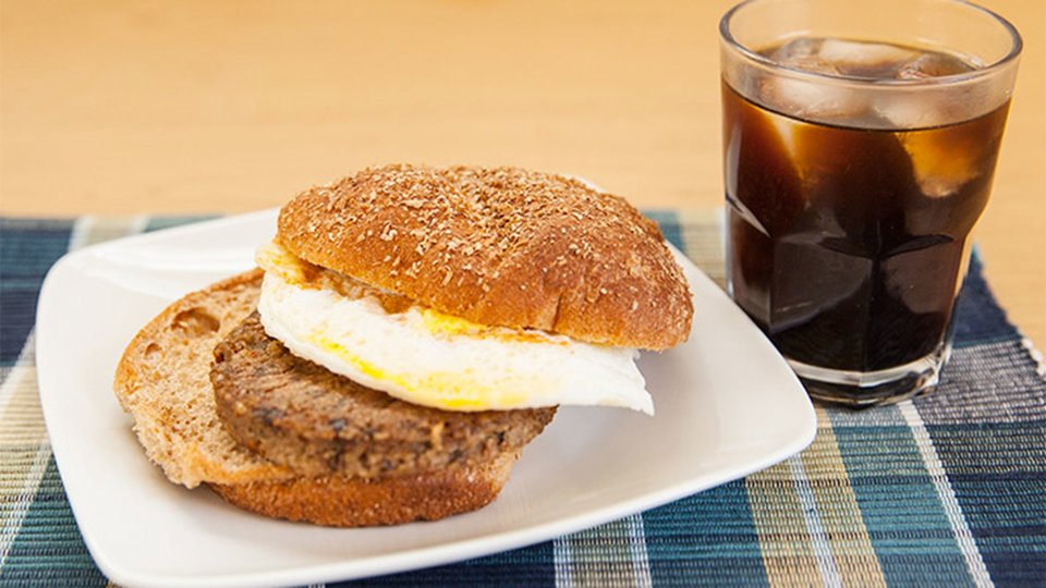 Fried-Egg-Topped Veggie Burger with Iced Coffee