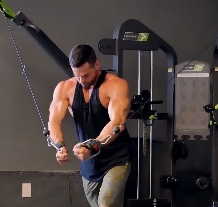 V Taper Chest Workout With Stephen Mass
