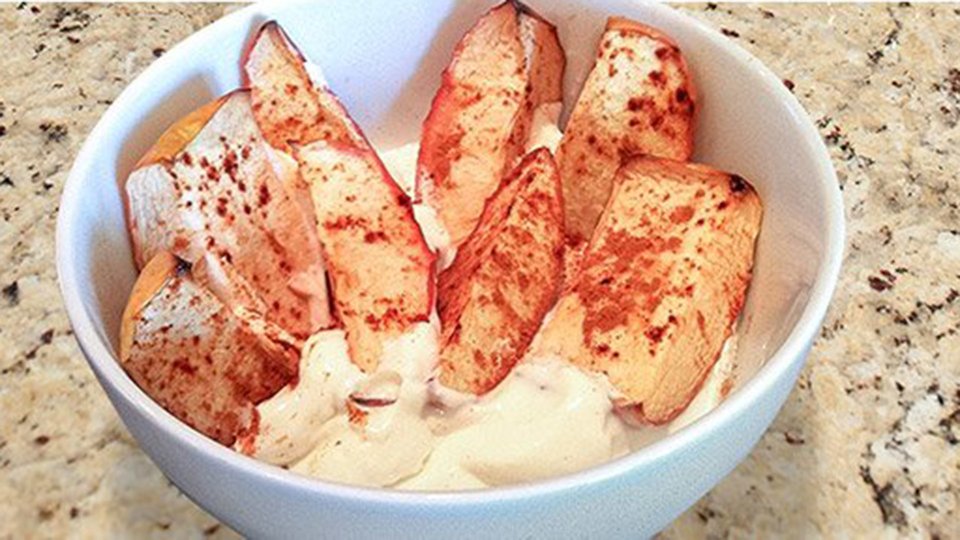 Greek Yogurt With Apple And Flaxseeds