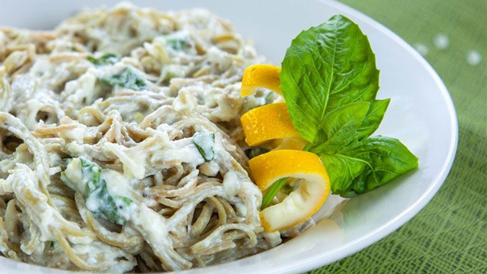 The Vegetarian Pasta Dish That's Ridiculously High In Protein