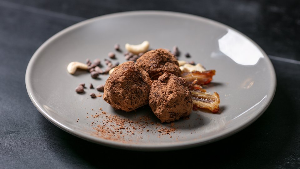 MetaBurn90: Cashew and Date Truffle