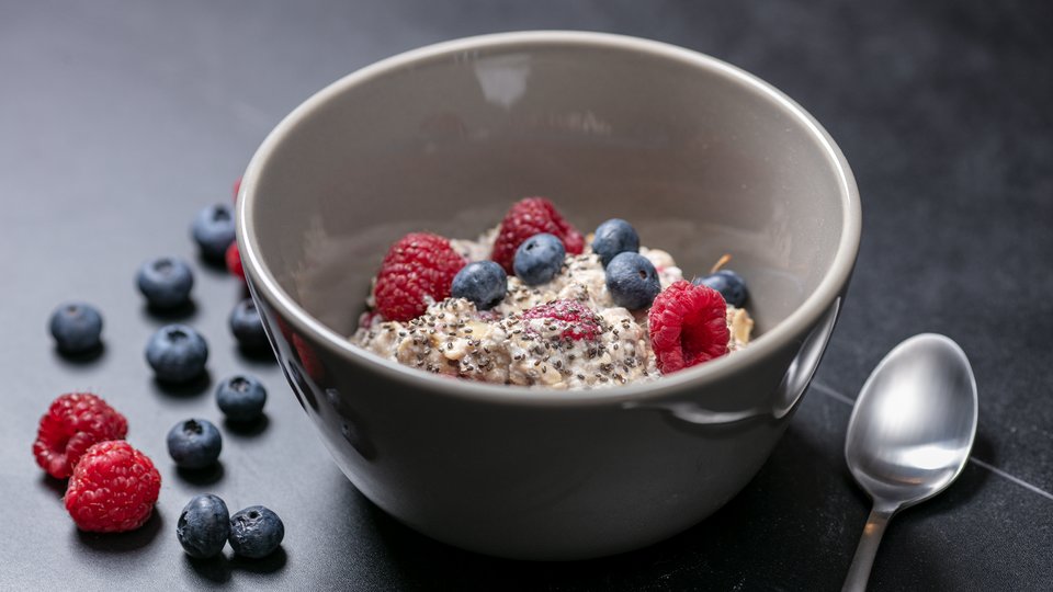 MetaBurn90: Overnight Oats and Berries