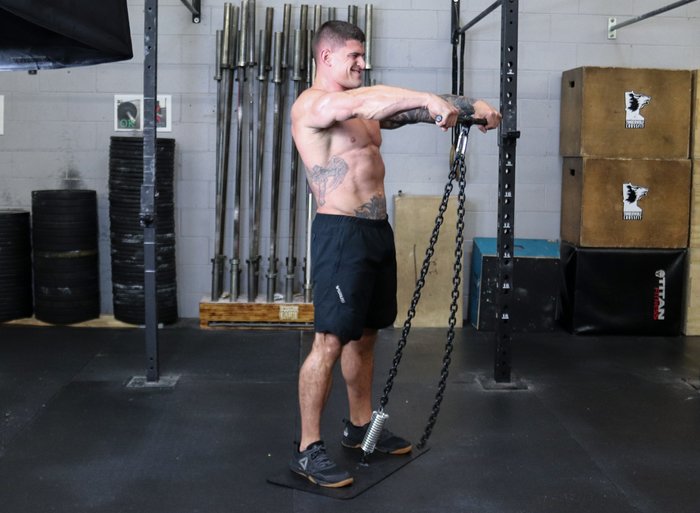 Isometric chain-and-bar front raise
