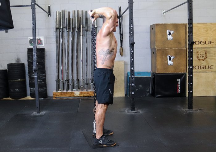 Isometric chain-and-bar overhead triceps extension