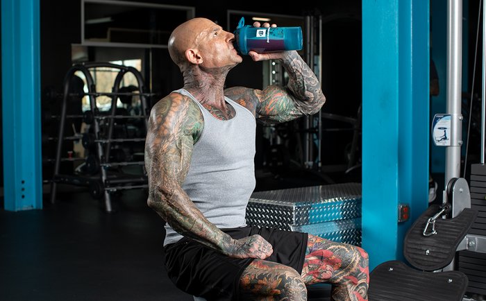 Jim Stoppani drinking shake post exercise