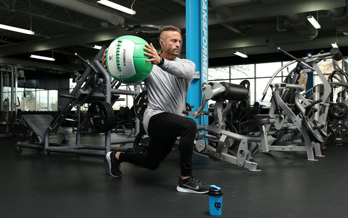 Lunge with medicine ball twist for mobility