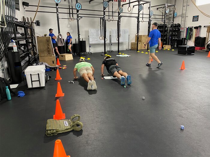 Training push-ups in a crossfit box. 