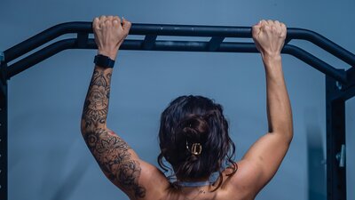 Pull Ups vs. Chin Ups: How These Two Moves Differ
